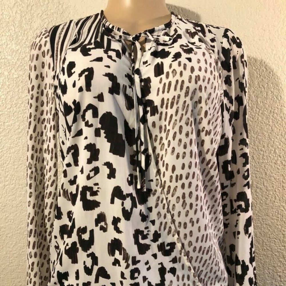CAbi Round neck lace Women Sz XS Blouse Long Sleeve Animal print Black/White C1